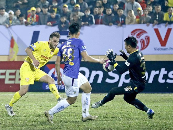 Hà Nội FC đang có vấn đề ở hàng thủ ẢNH: MINH TÚ