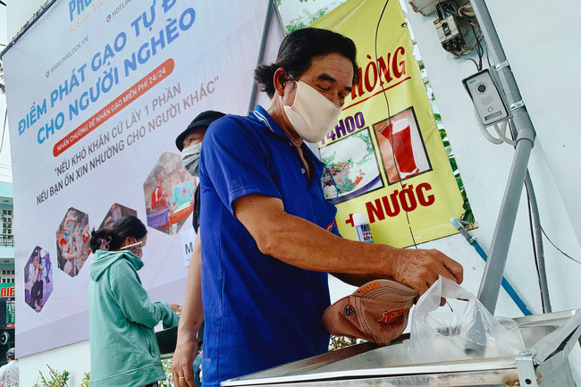 ATM gạo đã giúp rất nhiều người trong lúc hoạn nạn. Ảnh: Quỳnh Nguyễn. ATM gạo đã giúp rất nhiều người trong lúc hoạn nạn. Ảnh: Quỳnh Nguyễn.