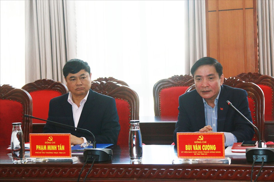 Uỷ viên Trung ương Đảng, Bí thư Tỉnh uỷ Đắk Lắk Bùi Văn Cường tại buổi làm việc. Ảnh: Bảo Trung