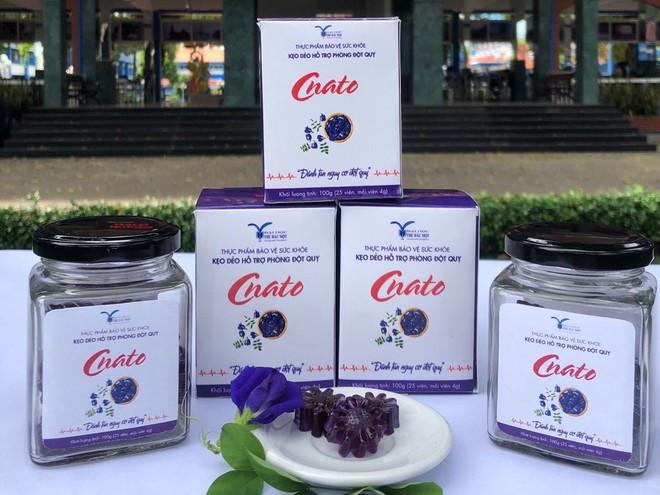 Sản phẩm kẹo dẻo của nhóm mang hình dáng hoa cúc ẢNH: NHÂN VẬT CUNG CẤP