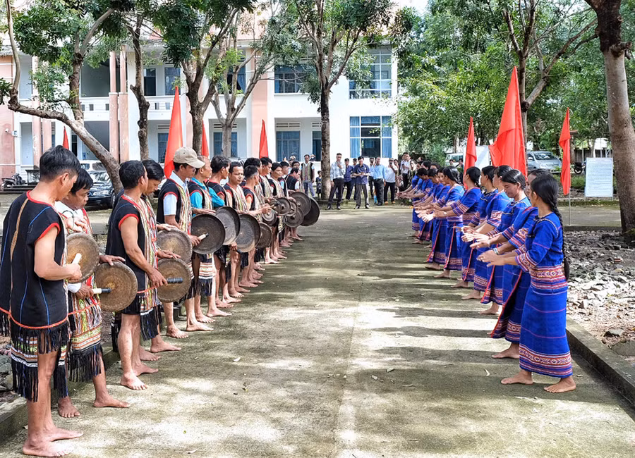 Bảo tồn các gái trị văn hóa truyền thống là một trong những định hướng trong quy hoạc phát triển ngành văn hoa.