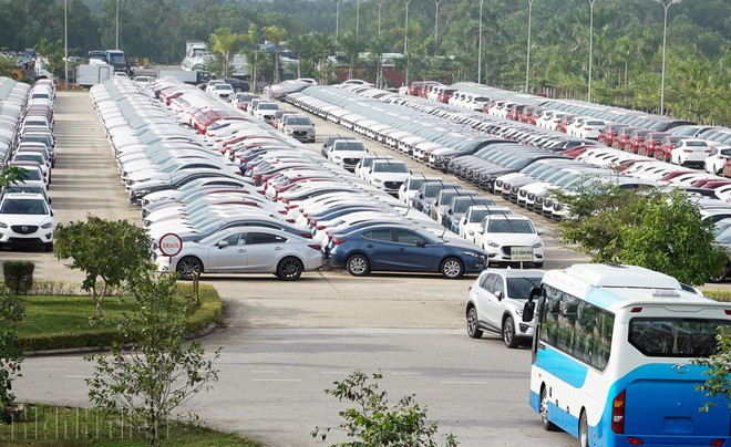 Từ 1.1.2021 ô tô lắp ráp, sản xuất trong nước không còn được hưởng ưu đãi giảm 50% lệ phí trước bạ. ẢNH: THÁI NGUYỄN