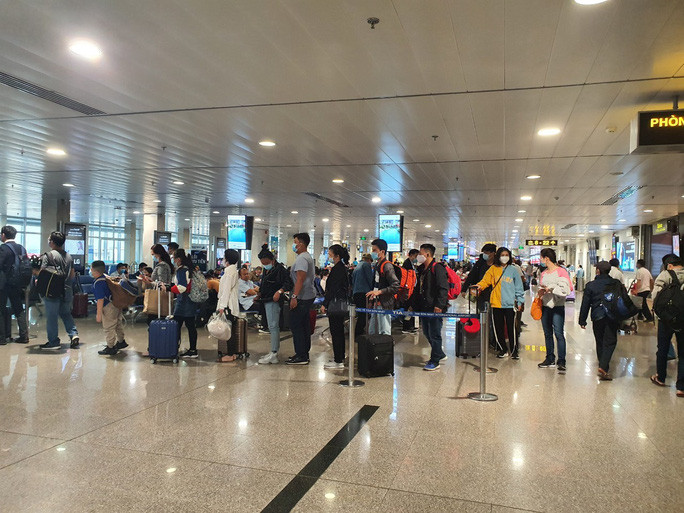 Giá vé máy bay bay đêm rẻ hơn đáng kể so với lịch khởi hành ban ngày dịp Tết