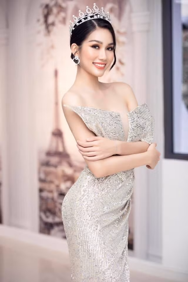 Phạm Ngọc Phương Anh được khán giả gọi với danh xưng Á hậu học giỏi nhất Hoa hậu Việt Nam 2020. Không chỉ sở hữu nhan sắc xinh đẹp, cô còn gây ấn tượng bởi học thức “khủng