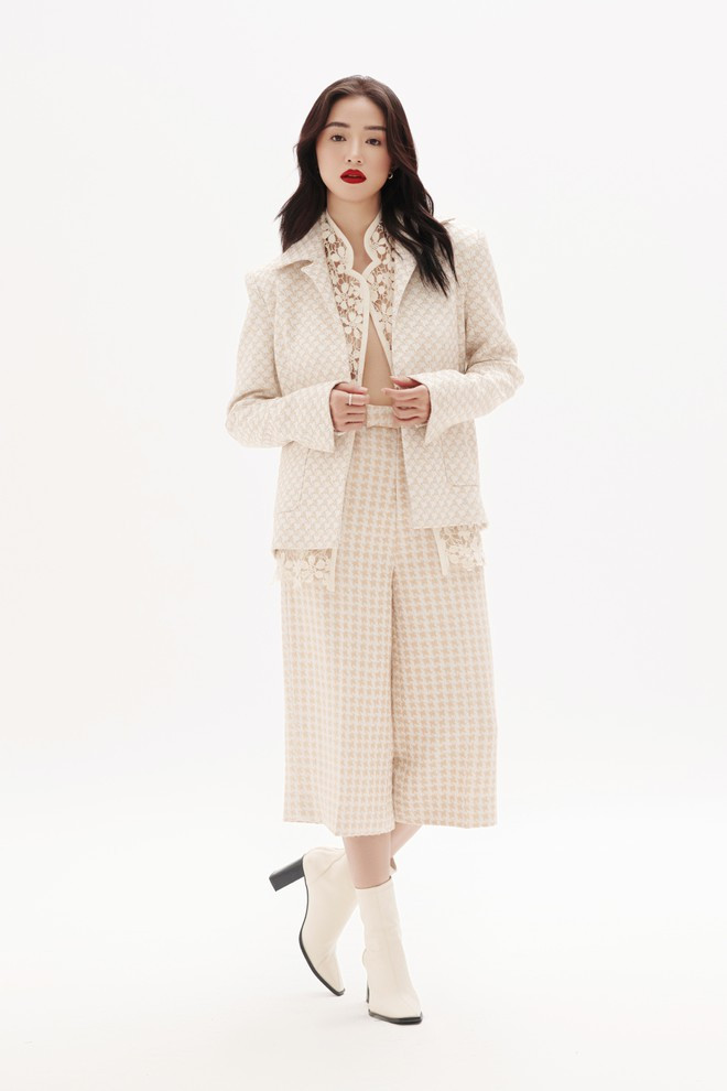 Trong những thiết kế mới nhất, Salim khoe vẻ đẹp quyến rũ với những biểu cảm hờ hững ẢNH: MILOR TRẦN