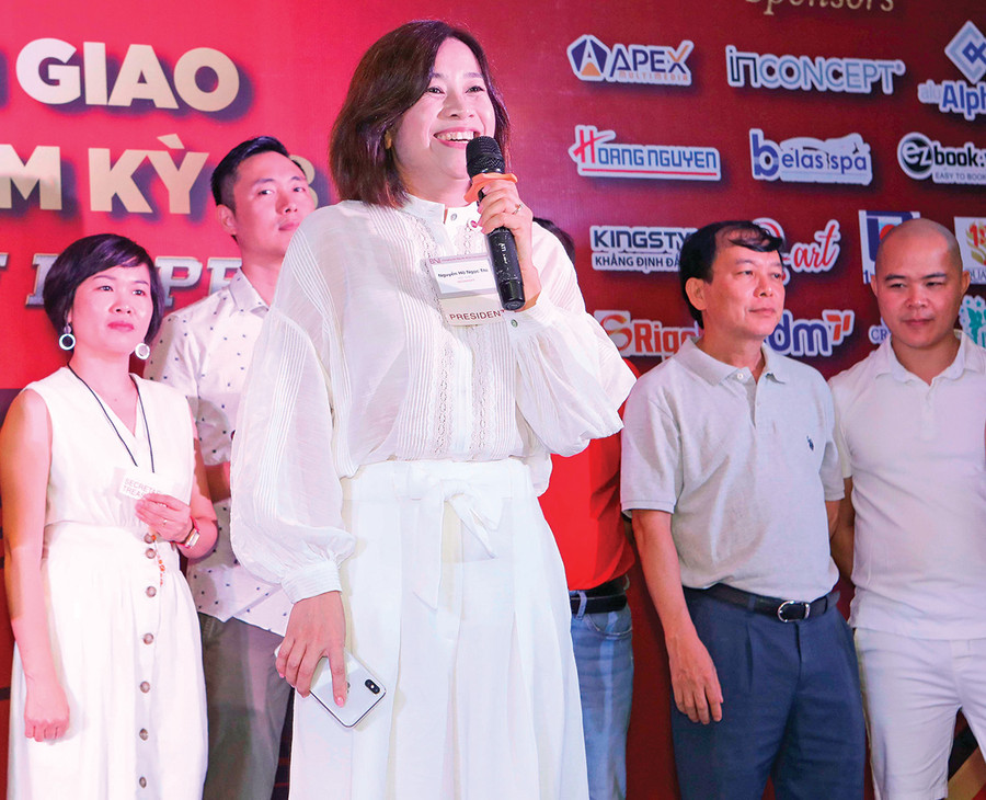Nữ doanh nhân Nguyễn Hồ Ngọc Thi tại lễ bàn giao Chủ tịch BNI Connect Chapter (ảnh nhân vật cung cấp).