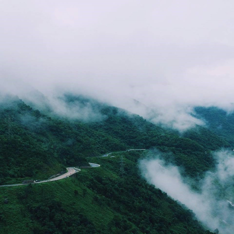 Đèo Hải Vân nơi có con đèo nên thơ, hùng vĩ, tráng lệ được mệnh danh là “Đệ nhất hùng quan” với cảnh sắc hữu tình. Ảnh: Đ.D