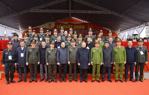  Đồng chí Trần Quốc Vượng, Ủy viên Bộ Chính trị, Thường trực Ban Bí thư và các đại biểu dự Lễ xuất quân. (Ảnh: Doãn Tấn/TTXVN)