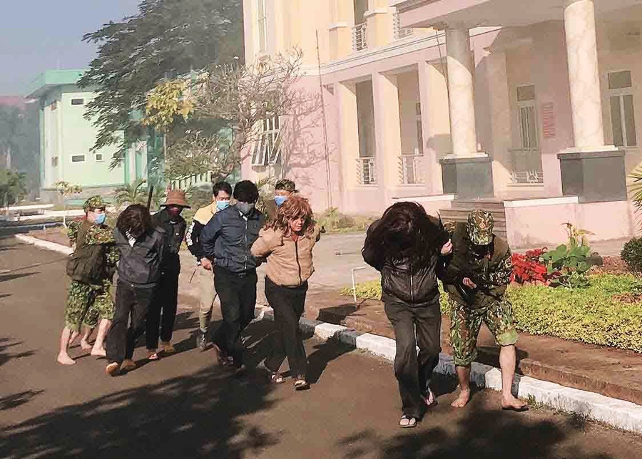 (ảnh 5 bắt giữ các phần tử quá khích, khủng bố cầm đầu). Cuộc diễn tập đã diễn ra đúng ý định, đảm bảo các yêu cầu về chính trị, pháp luật, an toàn tuyệt đối về người, phương tiện và vũ khí trong quá trình diễn tập