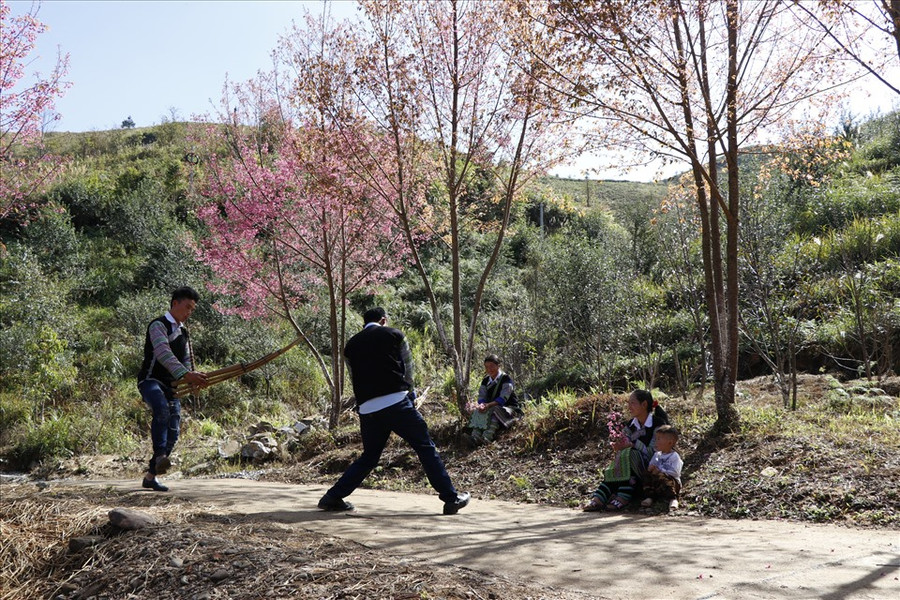 Là dịp để những chàng trai, thiếu nữ người Mông cất lên tiếng hát giao duyên.