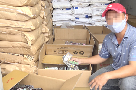 Hình ảnh lô thuốc và hoá chất bị “tuồn” ra ngoài do ông T cung cấp. Ảnh: Nhóm PV Hình ảnh lô thuốc và hoá chất bị “tuồn” ra ngoài do ông T cung cấp. Ảnh: Nhóm PV