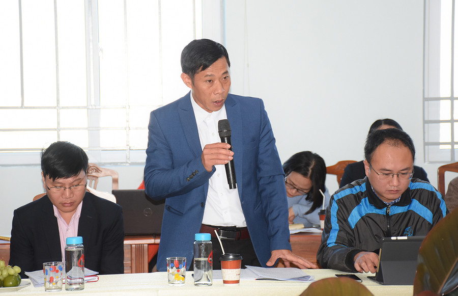 Ông Nguyễn Minh Trưởng-Chủ tịch Hội Nông dân tỉnh đề xuất giải pháp phát huy vai trò bí thư chi bộ, trưởng thôn nhằm nâng cao hoạt động Tổ tiết kiệm và vay vốn ở các thôn, làng. Ảnh: Minh Nguyễn Ông Nguyễn Minh Trưởng-Chủ tịch Hội Nông dân tỉnh đề xuất giải pháp nâng cao vai trò Bí thư chi bộ, trưởng thôn nhằm nâng cao hoạt động Tổ tiết kiệm và vay vốn ở các thôn, làng