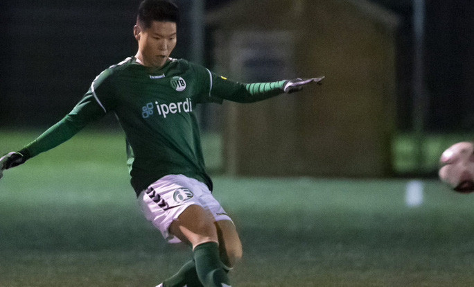 Ngoài việc chiêu mộ Kim Dong Su, Hoàng Anh Gia Lai còn giữ lại trung vệ Memovic và tiền đạo Washington Brandao