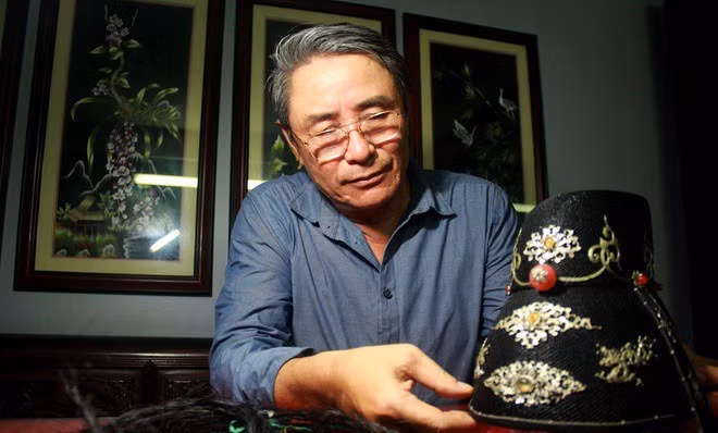  Nhà nghiên cứu Vũ Kim Lộc – chuyên gia có uy tín trong lĩnh vực mũ mão triều Nguyễn - Ảnh: NVCC