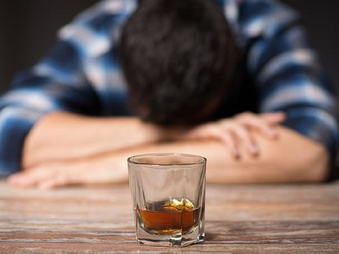 Nguyên nhân tử vong thường gặp nhất là do uống nhiều rượu dẫn đến mức hạ đường huyết ẢNH MINH HỌA: SHUTTERSTOCK