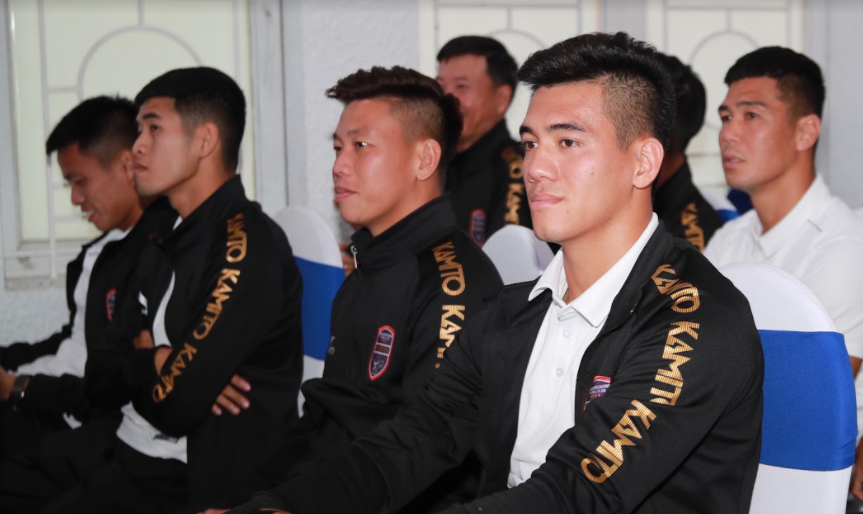 Bình Dương đang sử dụng nhiều cầu thủ trẻ do mình tự đào tạo, trong đó nổi bật nhất là tiền đạo Tiến Linh. Ảnh: Duy Nam. Bình Dương đang sử dụng nhiều cầu thủ trẻ do mình tự đào tạo, trong đó nổi bật nhất là tiền đạo Tiến Linh. Ảnh: Duy Nam.