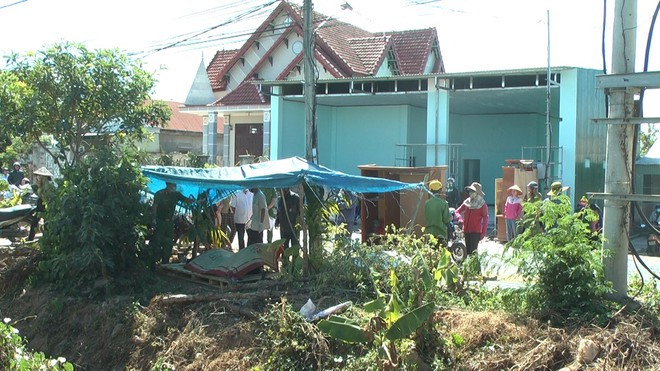 Cơ quan công an khám nghiệm tử thi, điều tra làm rõ vụ việc ẢNH: C.T.V