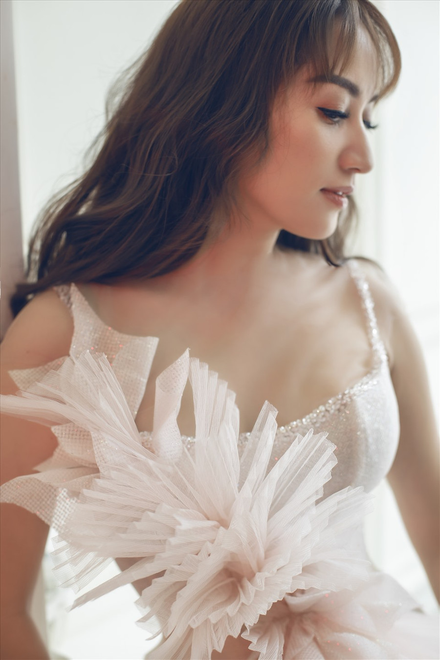 Khánh Thi hiện viên mãn với cuộc sống bên chồng và 2 con. Ảnh: NVCC.