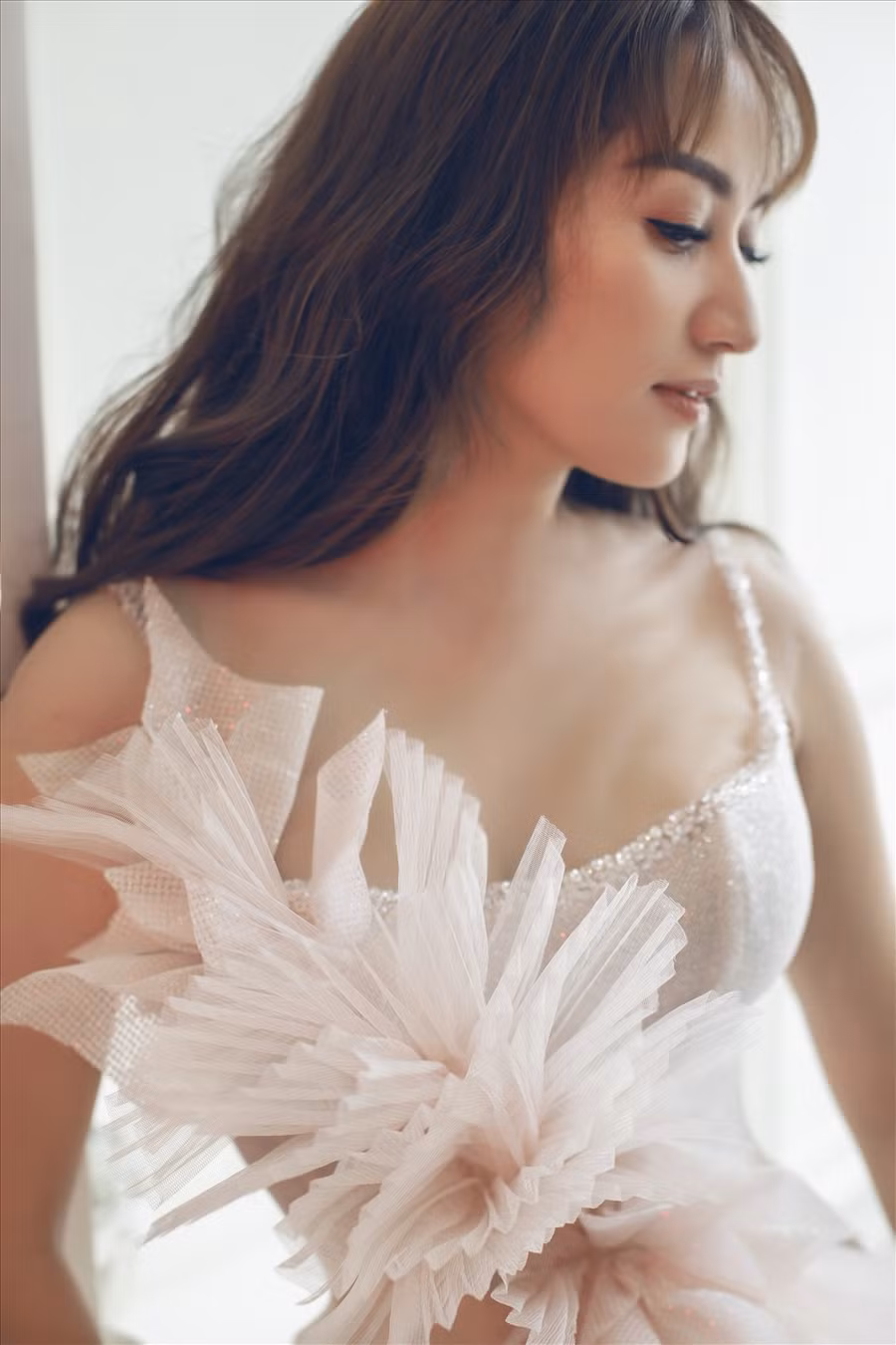 Khánh Thi hiện viên mãn với cuộc sống bên chồng và 2 con. Ảnh: NVCC.