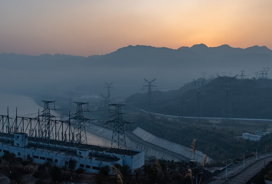  Đường dây truyền tải điện của đập Tam Hiệp, ngày 1.1.2021. Ảnh: Tân Hoa Xã