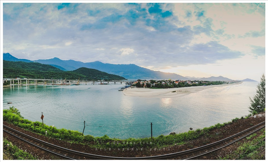 Lăng Cô ẩn hiện dưới mây sau cung đèo Hải Vân