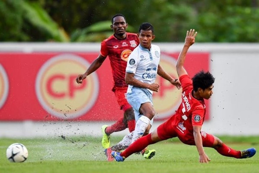 Sasalak (áo trắng) mới là cầu thủ được Jeonbuk thật sự nhắm đến chứ không phải Đoàn Văn Hậu của tuyển Việt Nam. Ảnh: BUTD. Sasalak (áo trắng) mới là cầu thủ được Jeonbuk thật sự nhắm đến chứ không phải Đoàn Văn Hậu của tuyển Việt Nam. Ảnh: BUTD.