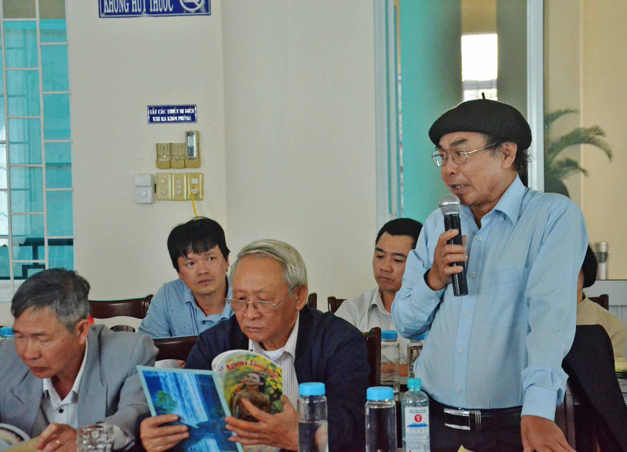 Nhà báo Ngọc Tấn nêu ý kiến cần đổi mới nội dung trang Văn hóa-Xã hội hay hơn, hấp dẫn hơn-ảnh P.L