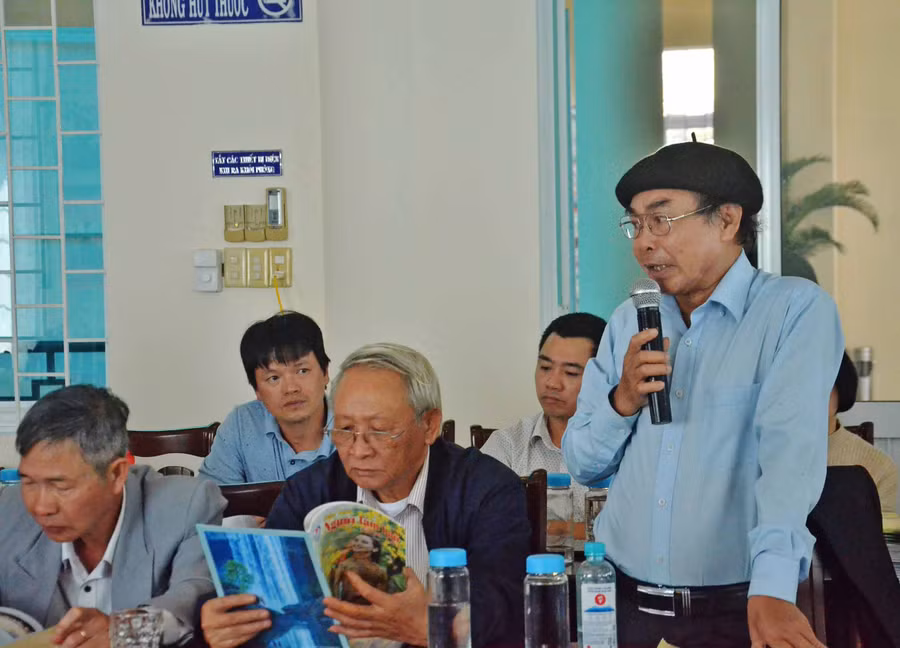 Nhà báo Ngọc Tấn nêu ý kiến cần đổi mới nội dung trang Văn hóa-Xã hội hay hơn, hấp dẫn hơn-ảnh P.L