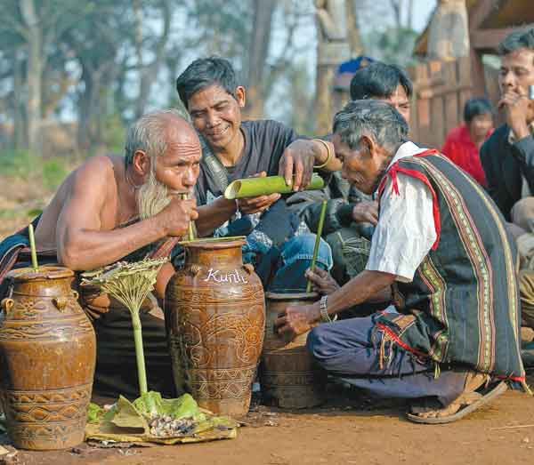 Người dân xã Ia Mơ Nông (huyện Chư Păh) hiện còn giữ gìn nhiều nét văn hóa truyền thống dân tộc. Ảnh: Nguyễn Linh Vinh Quốc