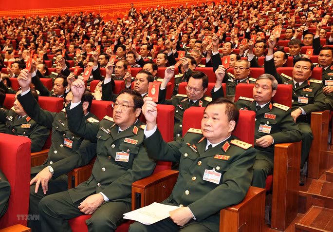 Các đại biểu biểu quyết thông qua Quy chế làm việc của Đại hội