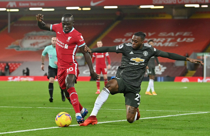 Sadio Mane bất lực trước Wan-Bissaka