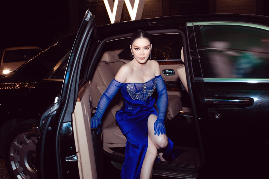 Lý Nhã Kỳ thu hút sự chú ý khi đến sự kiện bằng siêu xe trị giá 40 tỉ đồng. Ảnh: Linh Phạm