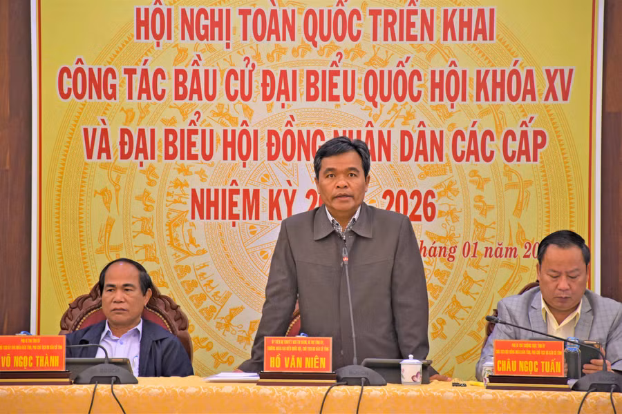 Bí thư Tỉnh ủy Hồ Văn Niên phát biểu chỉ đạo một số nội dung chính về triển khai công tác bầu cử tại tỉnh Gia Lai. Ảnh Trần Dung