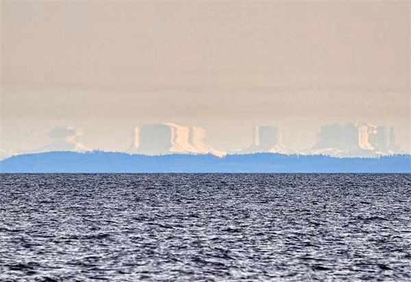 Ảo ảnh thành phố trên biển là một hiện tượng thiên nhiên làm sửng sốt người xem