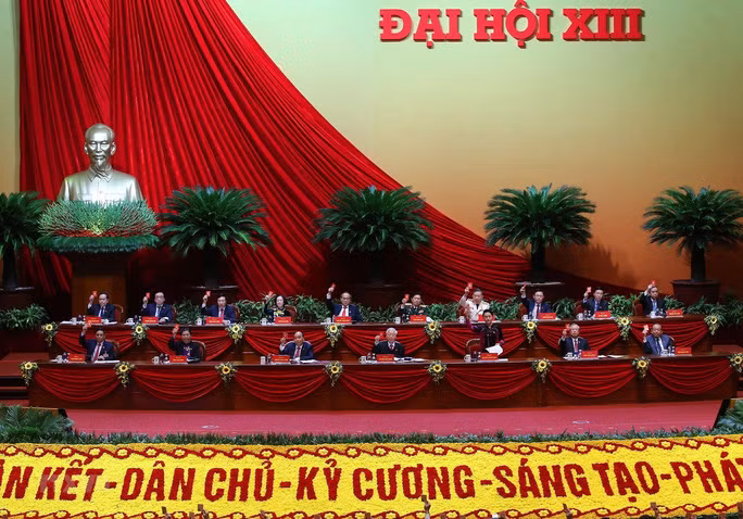  Đoàn Chủ tịch biểu quyết thông qua Chương trình làm việc của Đại hội