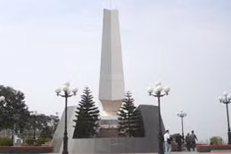 Bia tưởng niệm đường Hồ Chí Minh trên biển. Bia tưởng niệm đường Hồ Chí Minh trên biển.