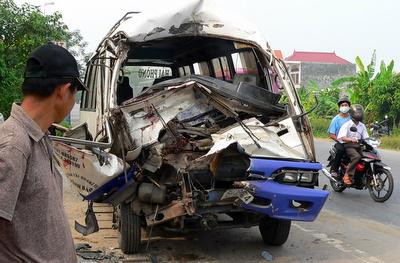 TT-Huế: Tai nạn liên hoàn trước hầm đường bộ Hải Vân, 12 người bị thương ảnh 1 TT-Huế: Tai nạn liên hoàn trước hầm đường bộ Hải Vân, 12 người bị thương ảnh 1