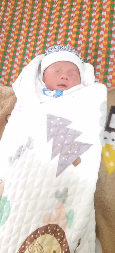 Cháu bé kháu khỉnh đang được chăm sóc tại Trung tâm Bảo trợ xã hội tỉnh Đắk Nông