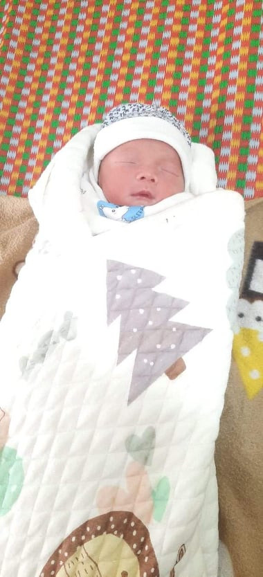 Cháu bé kháu khỉnh đang được chăm sóc tại Trung tâm Bảo trợ xã hội tỉnh Đắk Nông