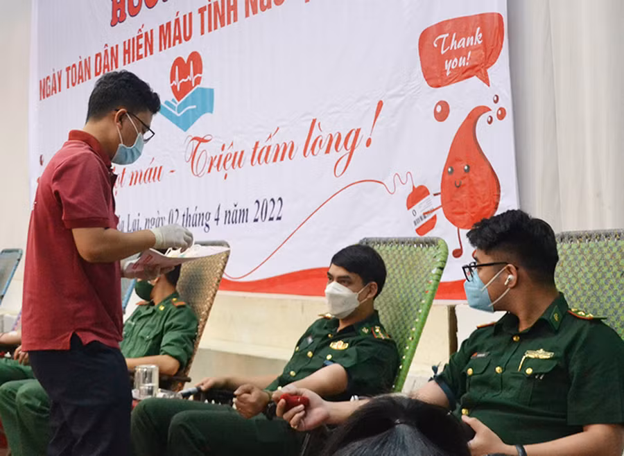  Cán bộ, chiến sĩ Bộ Chỉ huy Bộ đội Biên phòng tỉnh tham gia HMTN. Ảnh: Hoàng Minh