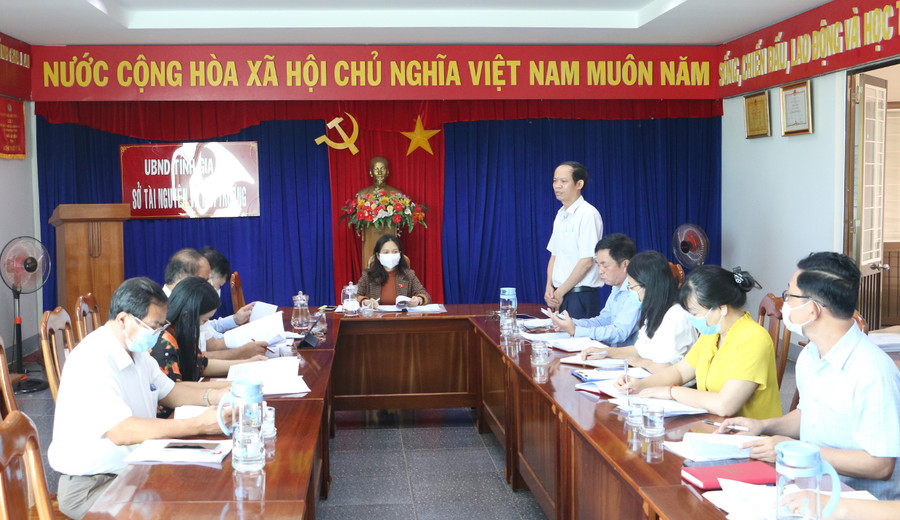 Quang cảnh buổi giám sát tại Sở Tài nguyên và Môi trường. Ảnh: Quang Tấn Quang cảnh buổi giám sát tại Sở Tài nguyên và Môi trường. Ảnh: Quang Tấn