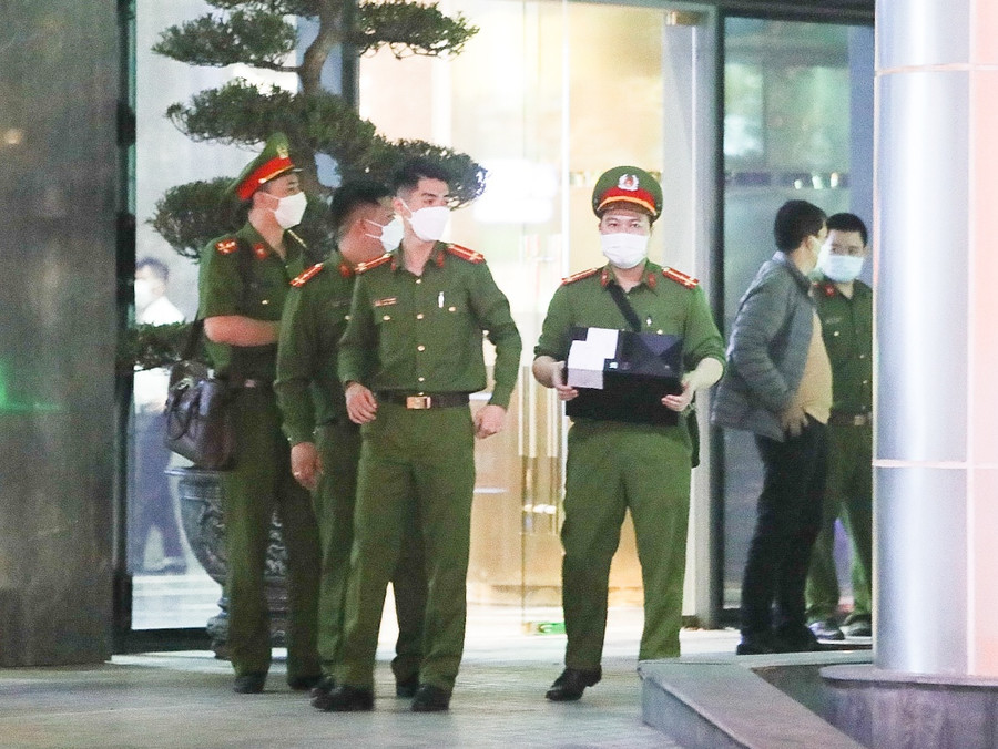  Lực lượng C01 đã khám xét trụ sở Công ty CP Tập đoàn FLC và Công ty CP Chứng khoán BOS ngày 29.3. Ảnh: Đậu Tiến Đạt