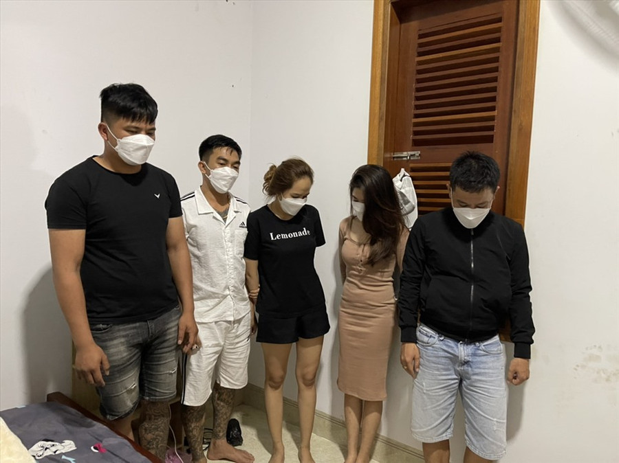 Các đối tượng khi bị Công an kiểm tra, phát hiện. Ảnh: Cẩm Vân Các đối tượng khi bị Công an kiểm tra, phát hiện. Ảnh: Cẩm Vân