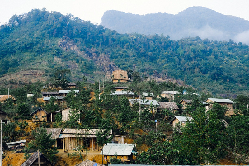 Những bản làng của người dân địa phương gần khu vực tâm chấn trưa ngày 18-4 Những bản làng của người dân địa phương gần khu vực tâm chấn trưa ngày 18-4