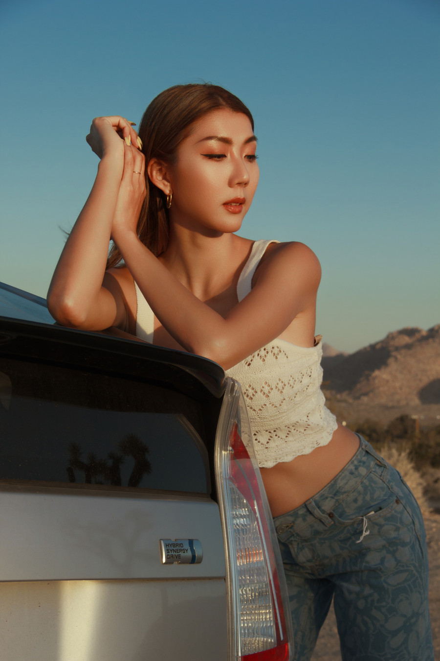 Bộ ảnh được Ngọc Quyên thực khi có chuyến đi đến vườn quốc gia Joshua Tree (Mỹ) vào giữa tháng 4. Cô thấy đó là thời điểm thích hợp để khám phá sa mạc vì thời tiết chưa quá nóng. 