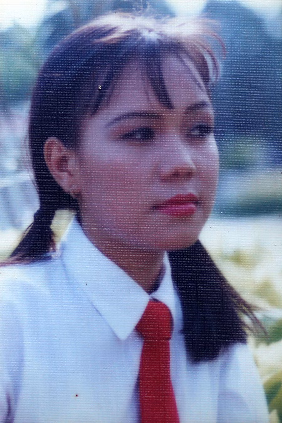 Sở hữu năng khiếu nghệ thuật từ nhỏ, Việt Hương từng trải qua không ít khó khăn để có được thành công như hiện tại. Nữ danh hài kể từ bé, cô sống với mẹ và chị gái lớn hơn mình 2 tuổi. Đến năm 13 tuổi thì chị gái về ở với ba và cuộc sống của bà xã Hoài Phương chỉ còn biết nương tựa vào mẹ cho đến lớn. Ảnh: FBNV