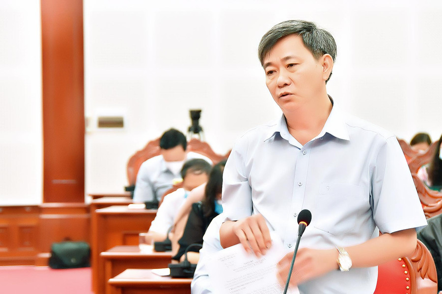 Bí thư Thị ủy Ayun Pa Trần Quốc Khánh trăn trở về chất lượng dạy và học trực tuyến. Ảnh: Đức Thụy Bí thư Thị ủy Ayun Pa Trần Quốc Khánh trăn trở về chất lượng dạy và học trực tuyến. Ảnh: Đức Thụy
