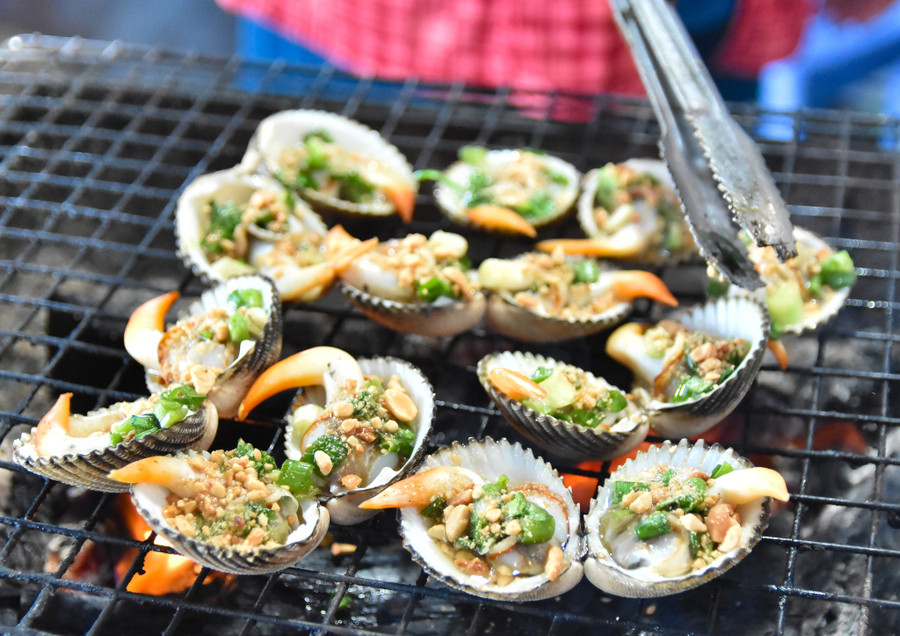 Món đặc sản sò dương nướng. Ảnh: Trung Hiếu