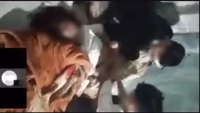 Hình ảnh nữ sinh bị nhiều thanh niên xâm hại được lan truyền trên mạng xã hội Hình ảnh nữ sinh bị nhiều thanh niên xâm hại được lan truyền trên mạng xã hội