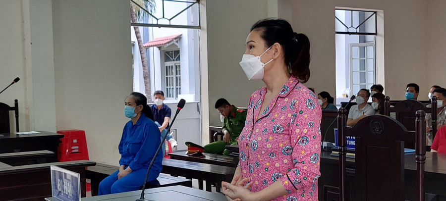 Lâm Thị Thu Trà trong phiên tòa lừa đảo chiếm đoạt tài sản mà bị can tham gia tố tụng với tư cách người bị hại. Ảnh: Nguyễn Long